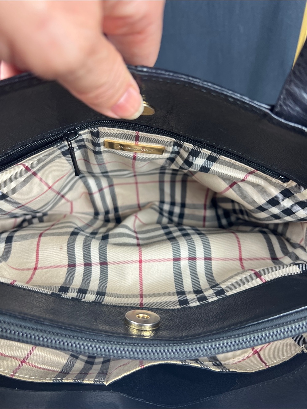 Burberry Vintage Black Leather Tote Classic Check Lining COA EUC - Picture 9 of 11